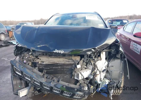 2018 Jeep Compass Latitude z USA, uszkodzony, nr VIN 3C4NJDBB1JT201628